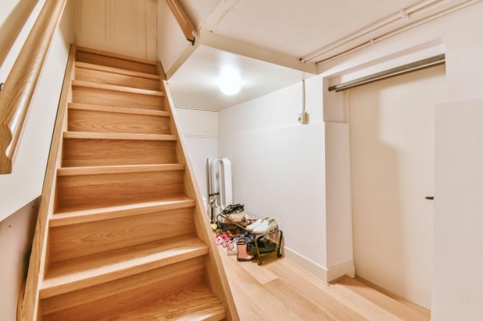 Jak zaprojektować szafkę pod schodami? 5 pomysłów